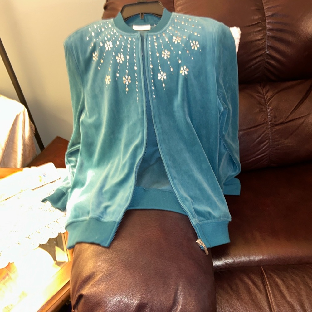 Alfred Dunner Green Velvet Jacket with Silver Floral Accents Size 8 -NTW